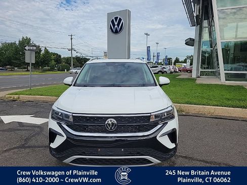 Certified 2023 Volkswagen Taos SE w/ Panoramic Sunroof Package AWD/4WD image 2