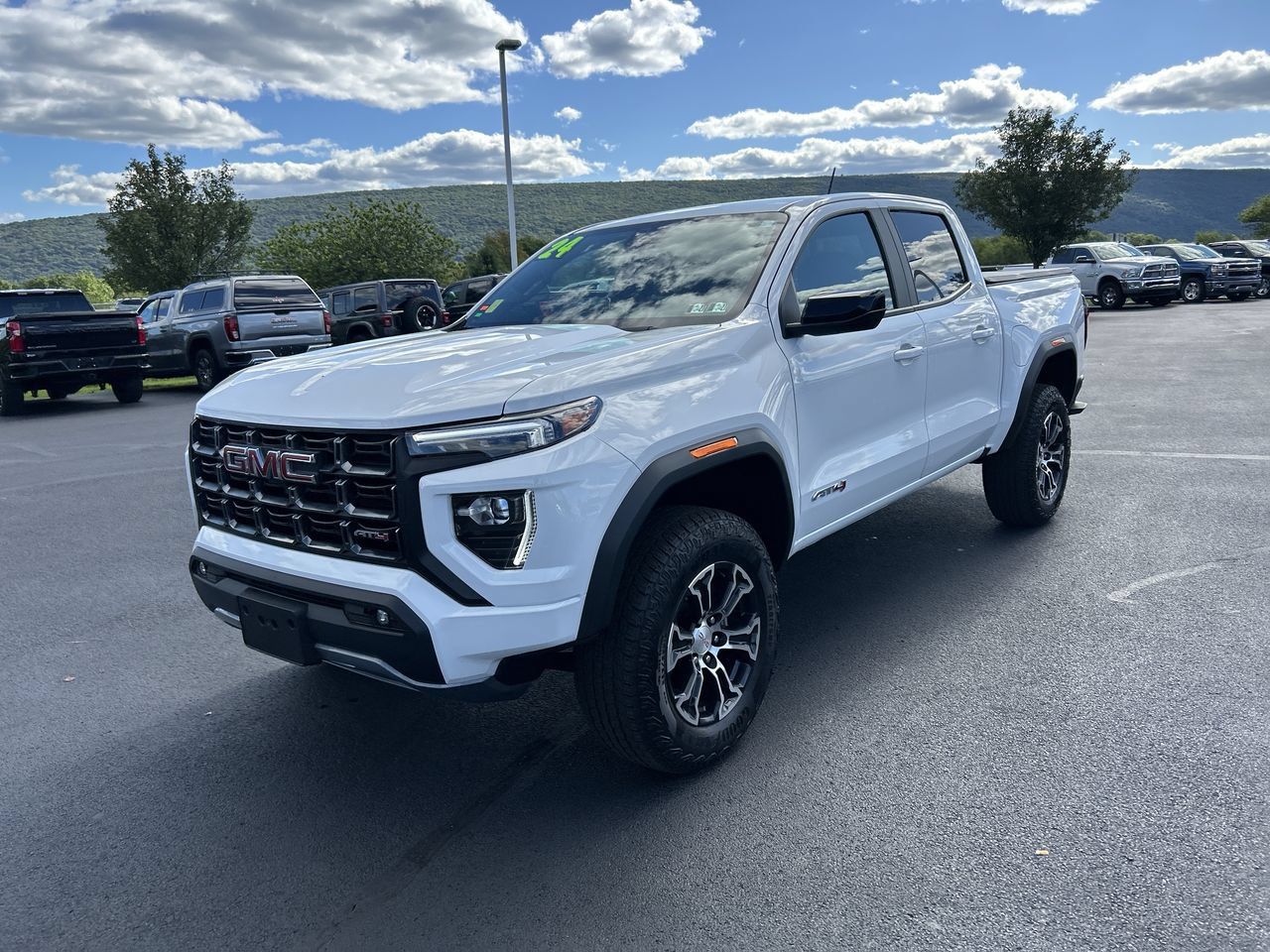 Used 2024 GMC Canyon AT4 w/ AT4 Premium Package AWD/4WD image 3