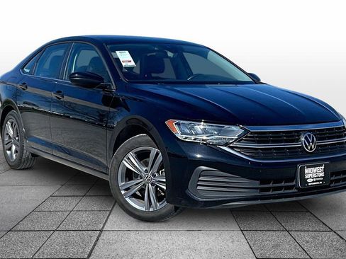 Used 2024 Volkswagen Jetta SE FWD image 2