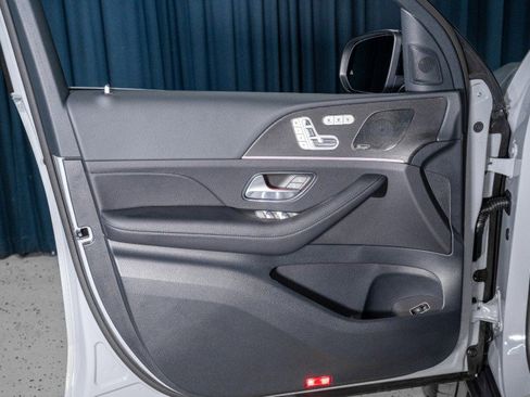 New 2026 Mercedes-Benz GLS 580 4MATIC image 13