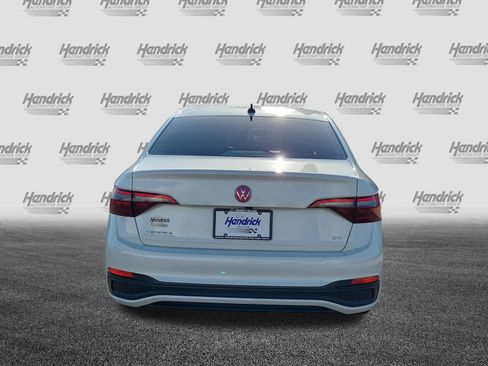 Used 2023 Volkswagen Jetta SE FWD image 6