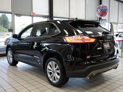 Used 2022 Ford Edge Titanium image 4