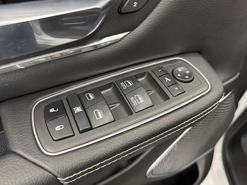 Used 2023 RAM 1500 Laramie AWD/4WD image 38