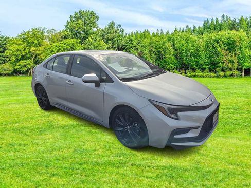 Used 2024 Toyota Corolla XSE FWD image 2