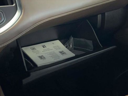 Used 2024 Chevrolet Suburban High Country image 34