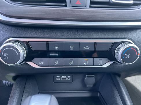 Used 2025 Nissan Altima 2.5 SV AWD/4WD image 19