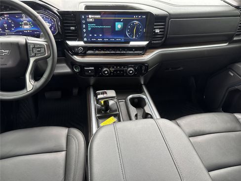 Used 2025 Chevrolet Silverado 1500 LT Trail Boss w/ LT Trail Boss Premium Package AWD/4WD image 16