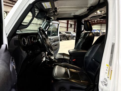 Used 2020 Jeep Gladiator Overland image 13