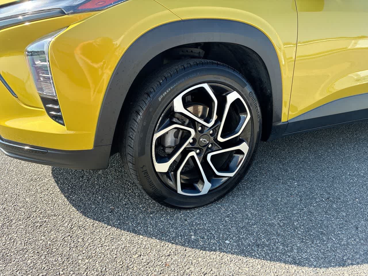 Used 2024 Chevrolet Trax RS w/ Sunroof Package FWD image 32