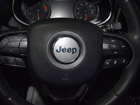 Used 2023 Jeep Cherokee Altitude Lux image 20