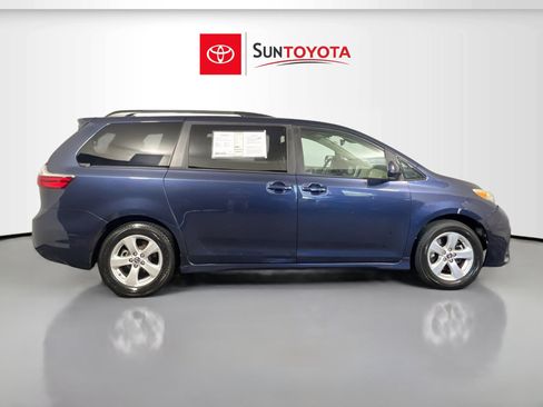 Used 2020 Toyota Sienna LE FWD image 1