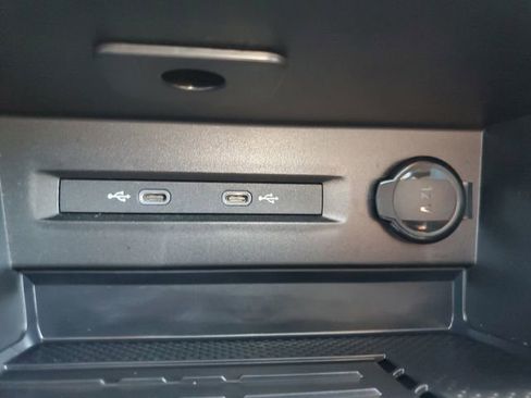 Certified 2025 Volkswagen Taos SE AWD/4WD image 22