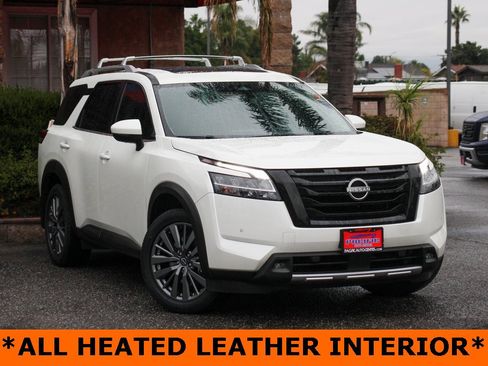 Used 2024 Nissan Pathfinder SL w/ SL Premium Package image 2
