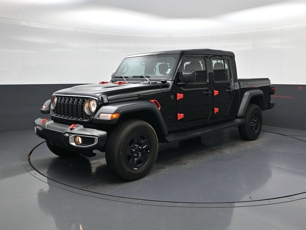 Used 2025 Jeep Gladiator Sport AWD/4WD image 4