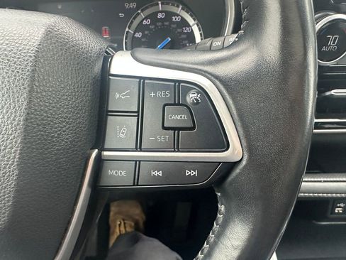 Used 2022 Toyota Highlander XLE AWD/4WD image 22