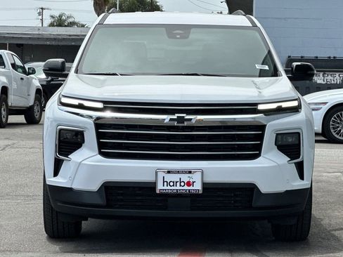 New 2025 Chevrolet Traverse LT w/ Enhanced Driving Package FWD image 9