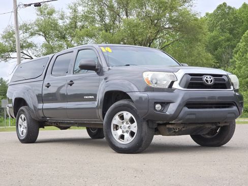 Used 2014 Toyota Tacoma 4x4 Double Cab w/ SR5 Package image 2
