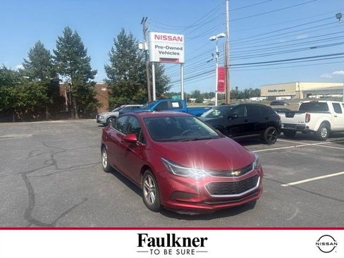 Used 2018 Chevrolet Cruze LT w/ Convenience Package FWD image 1