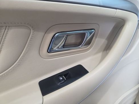 Used 2014 Ford Taurus SE FWD image 24