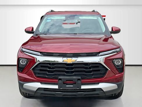 Used 2024 Chevrolet TrailBlazer LT FWD image 2