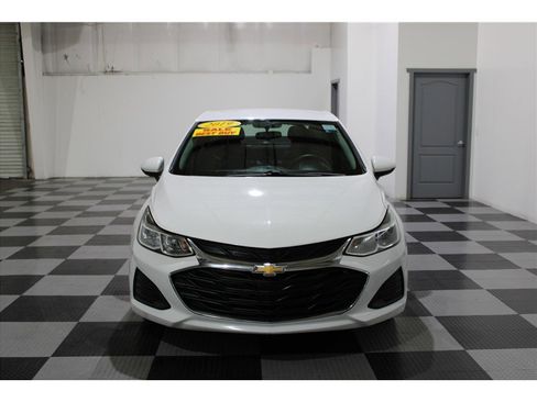 Used 2019 Chevrolet Cruze Sedan image 2