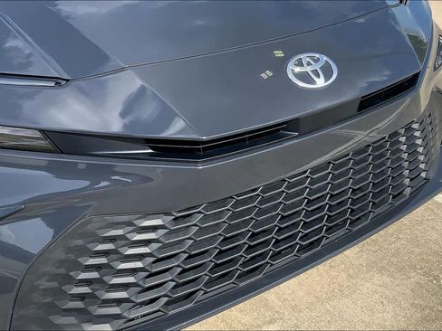 Used 2025 Toyota Camry SE w/ Multimedia Upgrade Package image 31