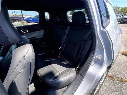 Used 2024 Jeep Compass Latitude AWD/4WD image 34