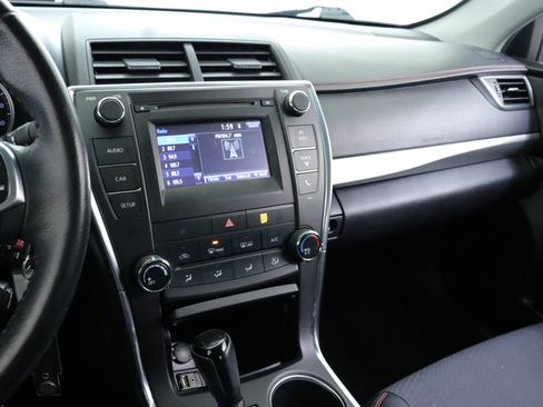 Used 2017 Toyota Camry SE image 17