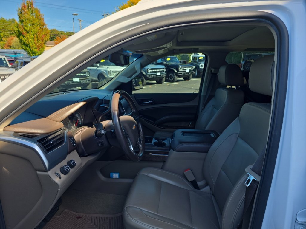 Used 2018 Chevrolet Suburban LT w/ LT Signature Package AWD/4WD image 8