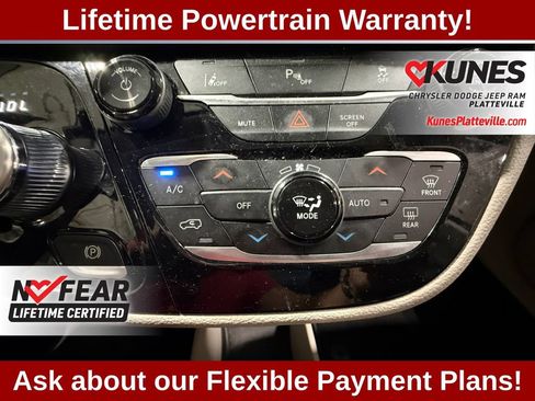 Used 2023 Chrysler Pacifica Touring-L FWD image 30