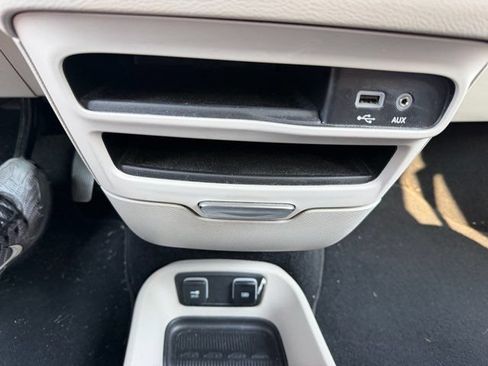 Used 2019 Chrysler Pacifica Touring-L FWD image 15