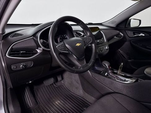 Used 2025 Chevrolet Malibu RS FWD image 9