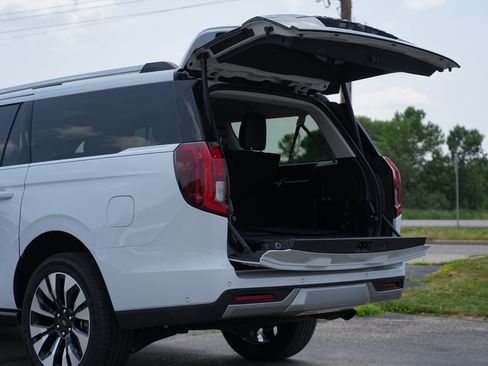 Used 2025 Ford Expedition Max Platinum w/ Driver's Package AWD/4WD image 31