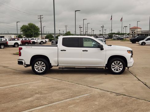 Used 2025 Chevrolet Silverado 1500 Custom image 7