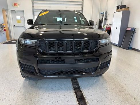 Used 2023 Jeep Grand Cherokee L Laredo AWD/4WD image 4