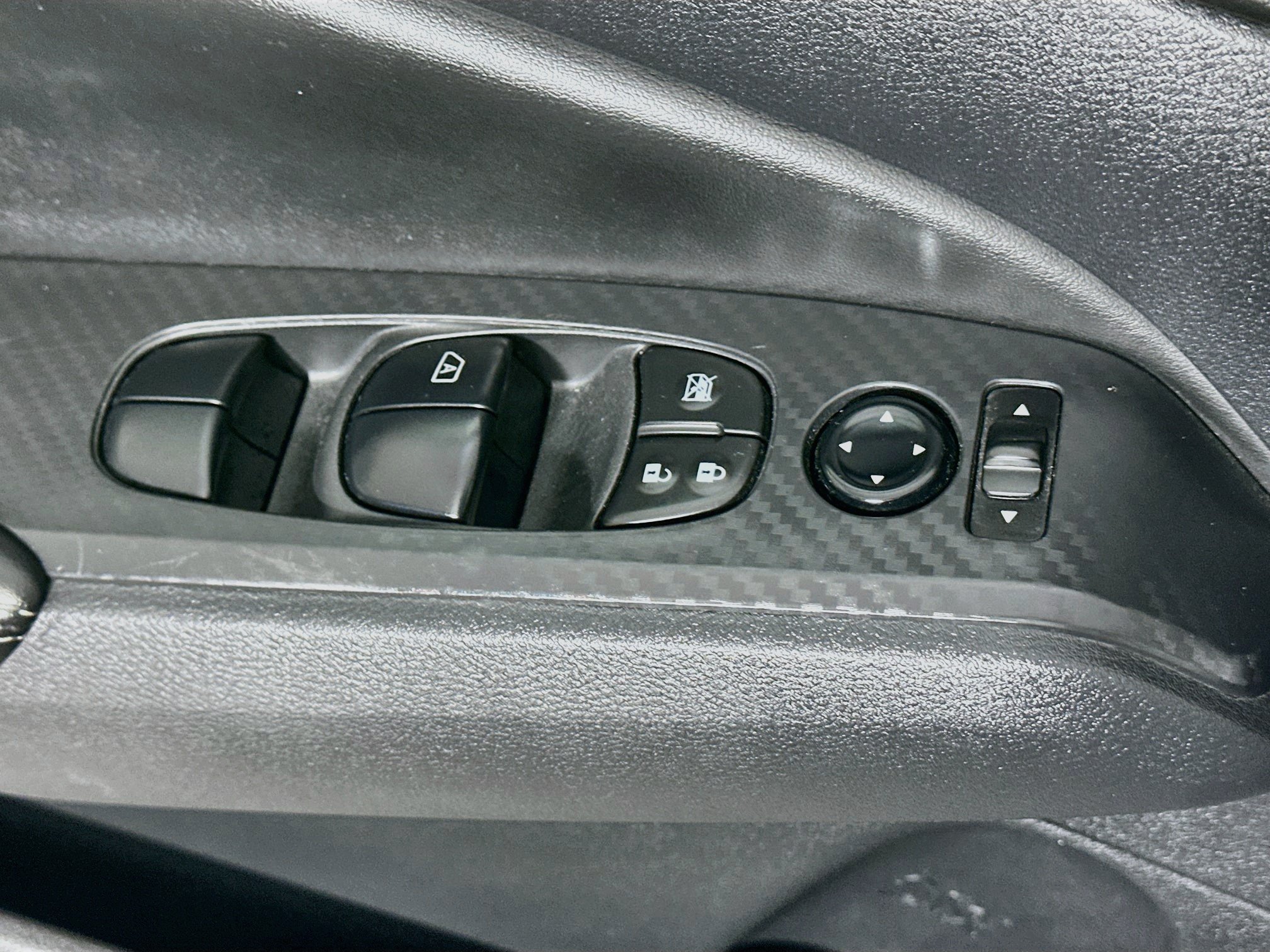 Used 2025 Nissan Altima 2.5 SV FWD image 15