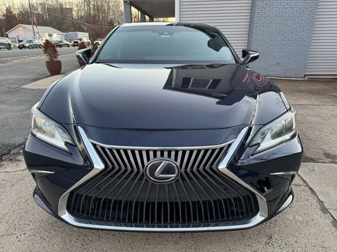 Used 2019 Lexus ES 300h w/ Premium Package image 2