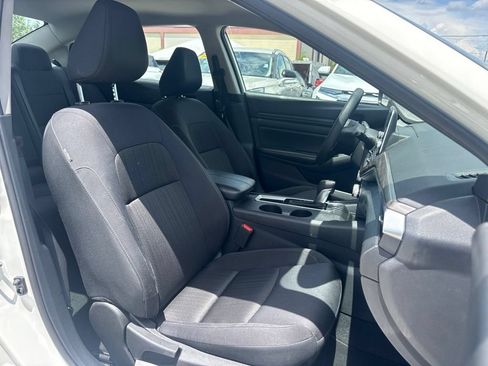 Used 2025 Nissan Altima 2.5 SV FWD image 16
