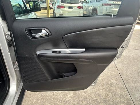 Used 2012 Dodge Journey SXT w/ Flexible Seating Group FWD image 16