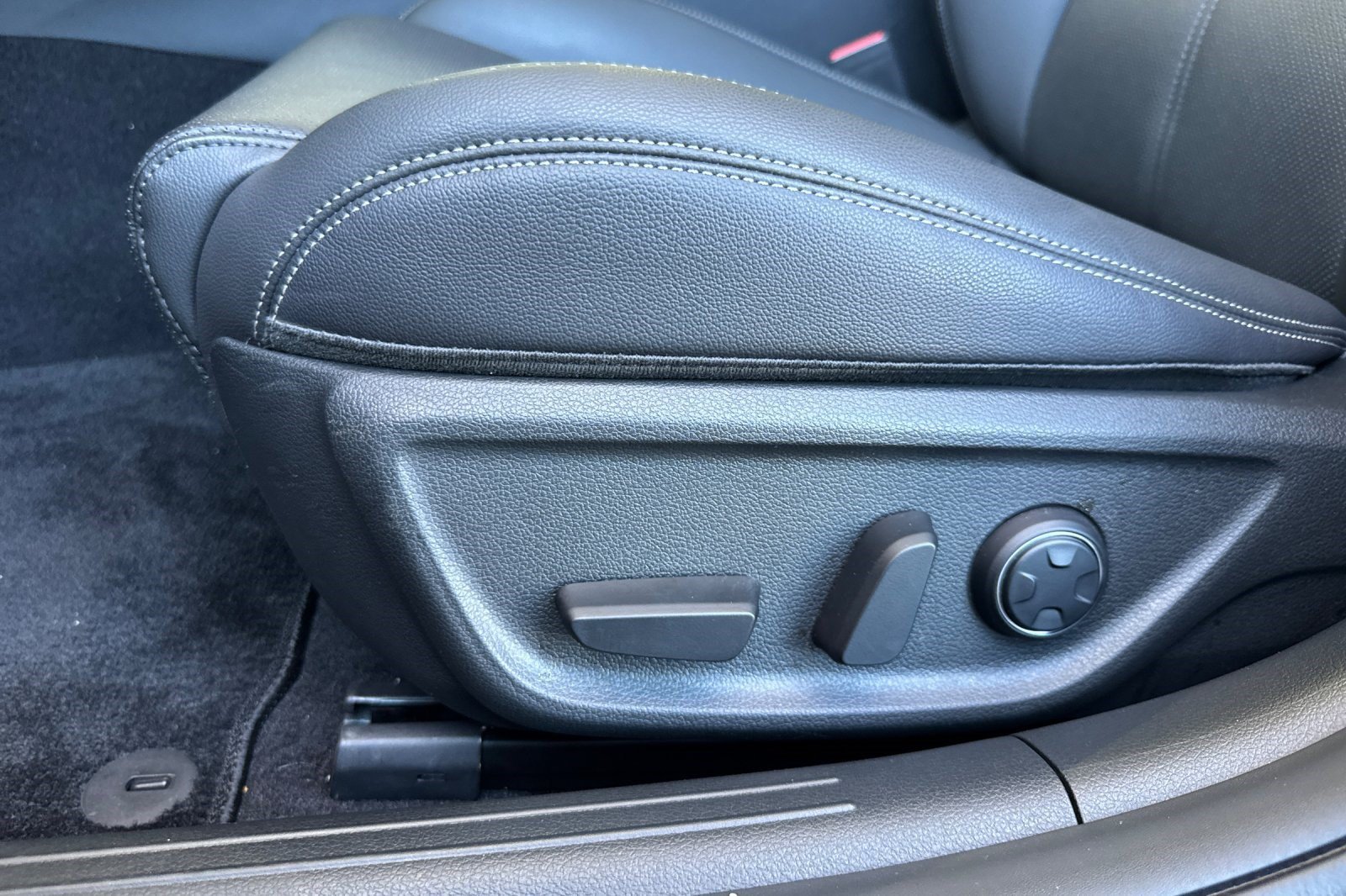 Used 2026 Genesis G70 2.5T RWD image 15