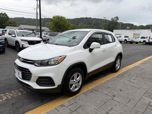 Used 2018 Chevrolet Trax LS AWD/4WD image 4