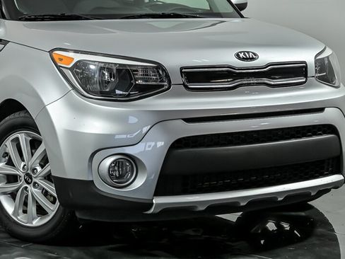 Used 2017 Kia Soul + FWD image 2