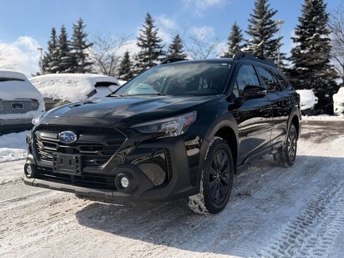 Used 2023 Subaru Outback Onyx Edition image 3