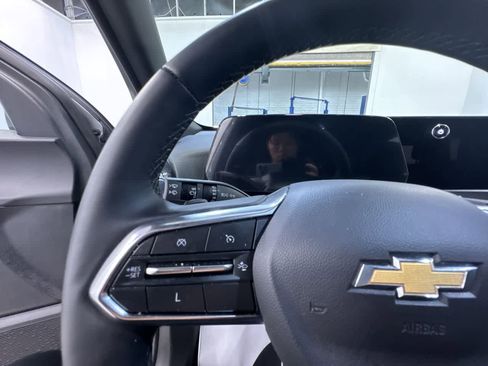 Used 2025 Chevrolet Equinox LT w/ Safety and Technology Package image 19