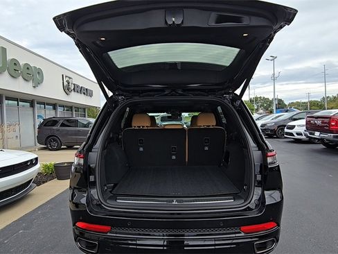 New 2025 Jeep Grand Cherokee Summit image 16