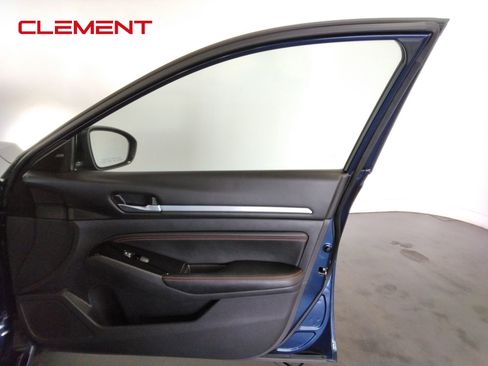 Used 2023 Nissan Altima 2.5 SR image 36