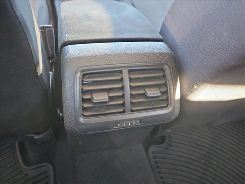 Used 2016 Volkswagen Golf S image 17