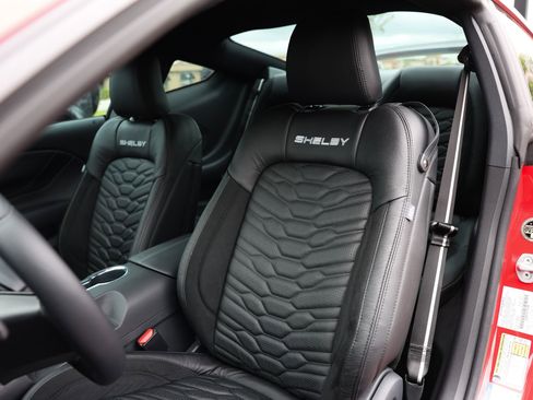 Used 2025 Ford Mustang GT Premium w/ GT Performance Package RWD image 5