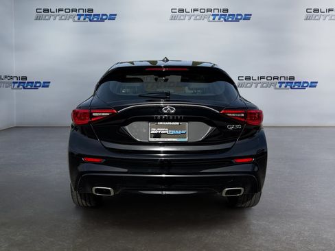 Used 2018 INFINITI QX30 w/ Cargo Package FWD image 6