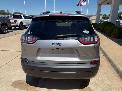 Used 2019 Jeep Cherokee Latitude Plus FWD image 5